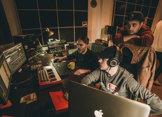 [A.I.R. Session 5] Esqu &amp; Brusten w/ Vapor - Devious